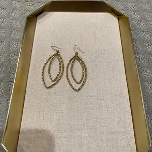 Stella and dot Bardot earrings in Gold